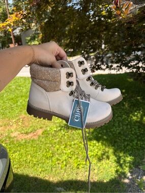 Cliffs by WHITE MOUNTAIN Cream Lace-Up Quilted Collar Ankle Boots